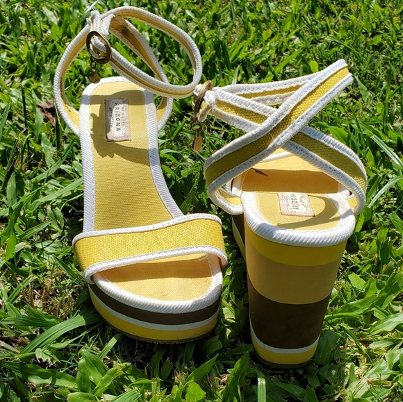 Beautiful Yellow Wedge Heels by Arizona Jean Co. - Picture 4 of 5